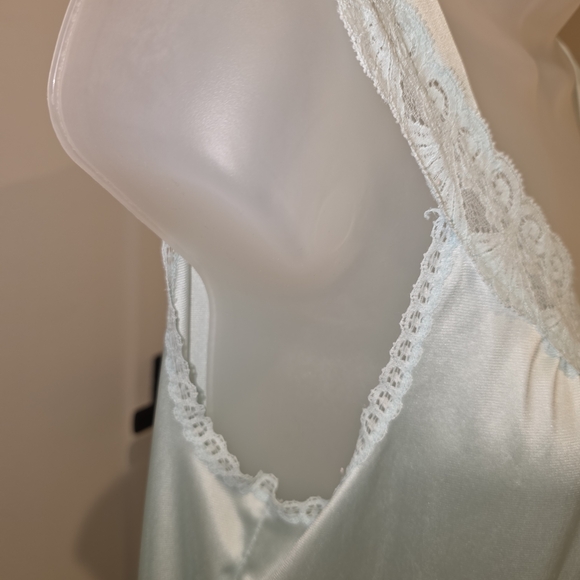 VTG Vanity Fair Soft Blue Lace Chemise - Picture 6 of 7